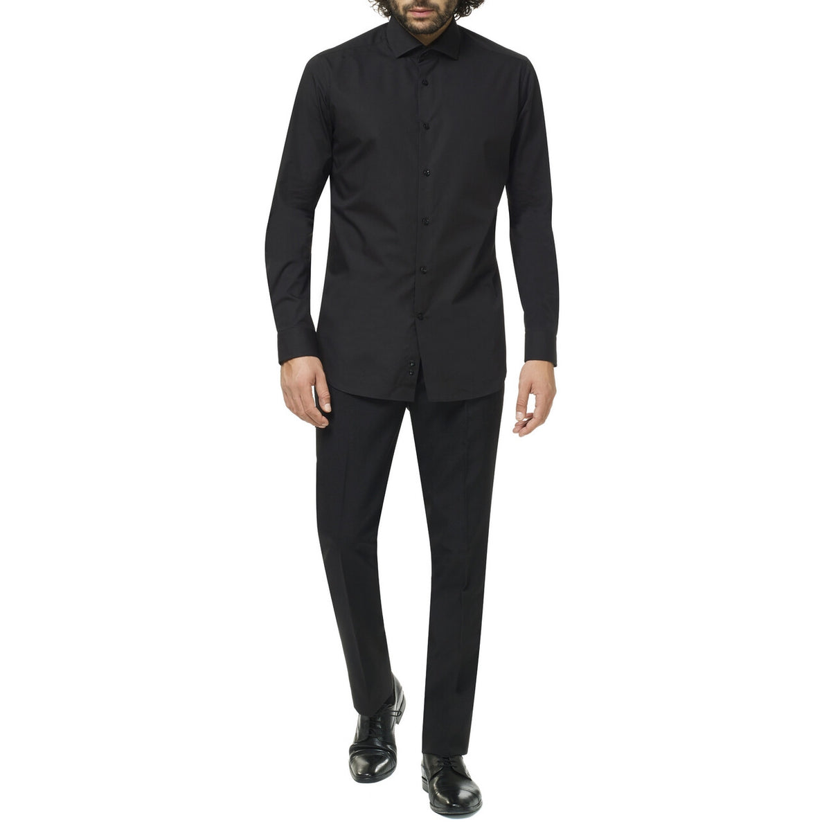 Op deze afbeelding zie je een Kostuums, van het merk Opposuits. Zwart Strak In Het Pak Overhemd Man