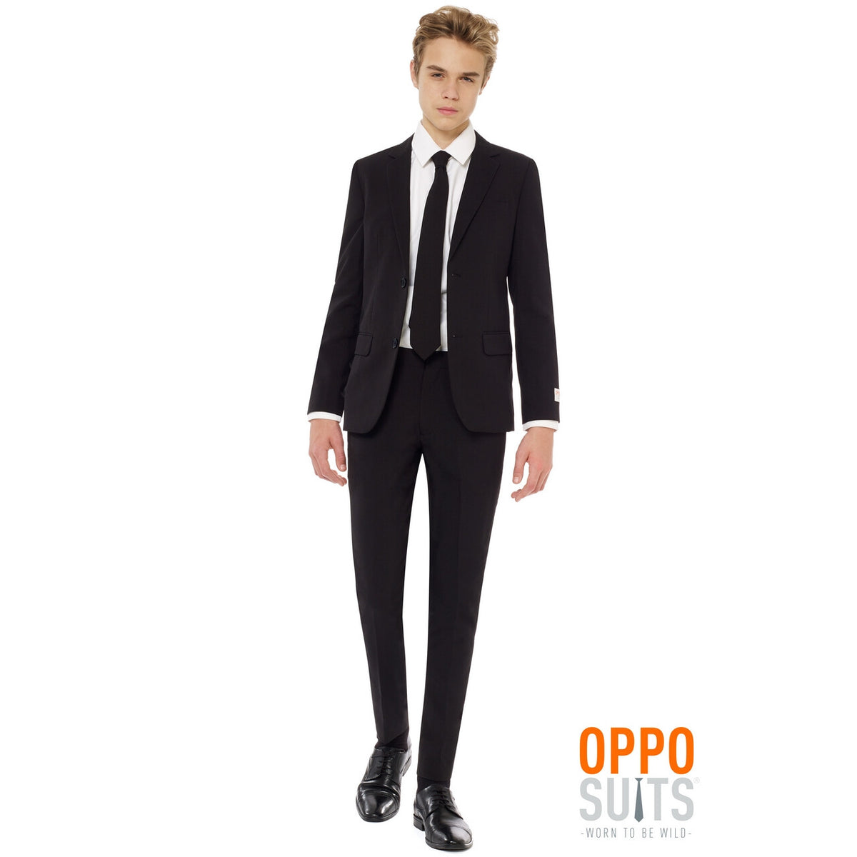 Op deze afbeelding zie je een Kostuums, van het merk Opposuits. Helemaal Zwart Solid Black Tiener Jongen Kostuum