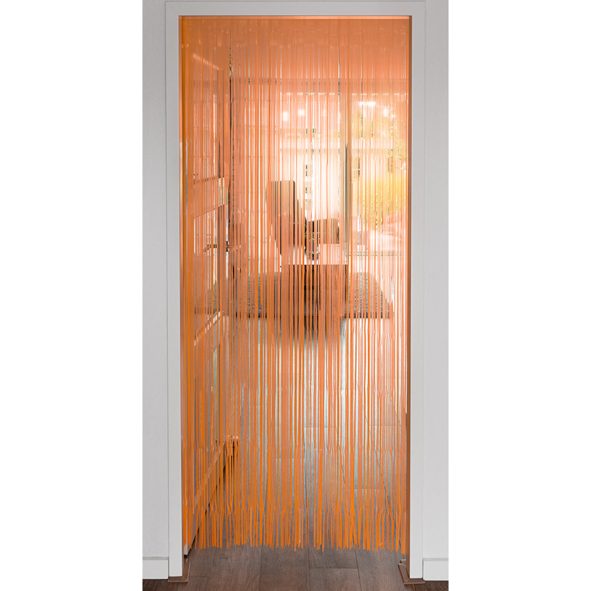 Op deze afbeelding zie je een Decoratie, van het merk Boland. Feestelijk Folie Gordijn Neon Oranje
