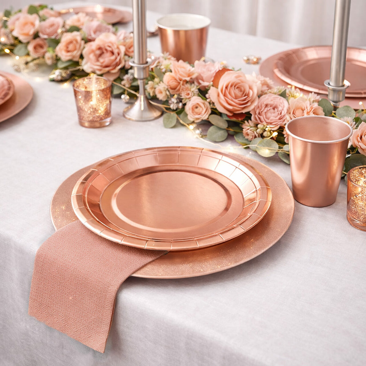 Op deze afbeelding zie je een Decoratie, van het merk Boland. Papieren Feestservies Set Roségoud