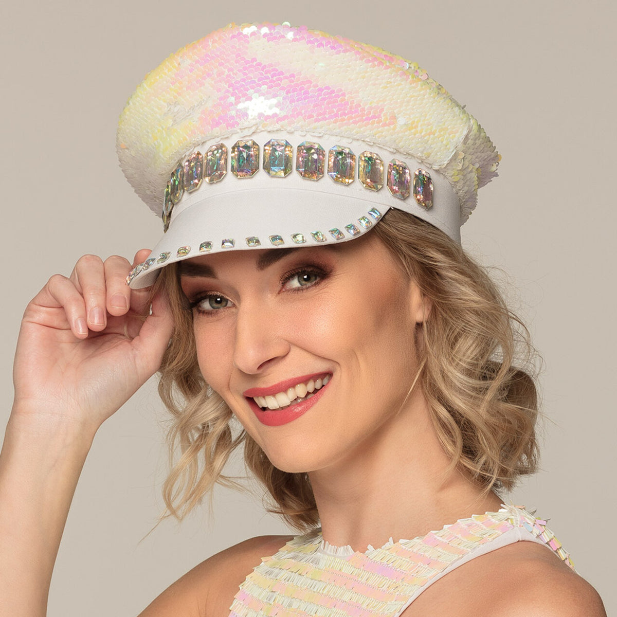 Op deze afbeelding zie je een Accessoires, van het merk Boland. Pet Sandy Candy (Omkeerbaar Parelmoer / Wit)