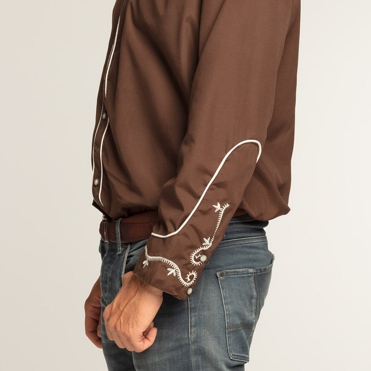 Op deze afbeelding zie je een Kostuums, van het merk Boland. Saloon Saul Overhemd Bruin Man