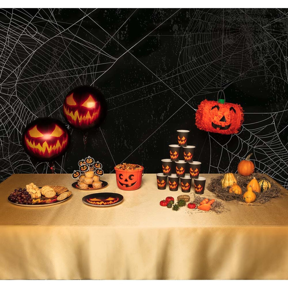 Op deze afbeelding zie je een Decoratie, van het merk Boland. Set 10 Papieren Bekertjes Creepy Pumpkin