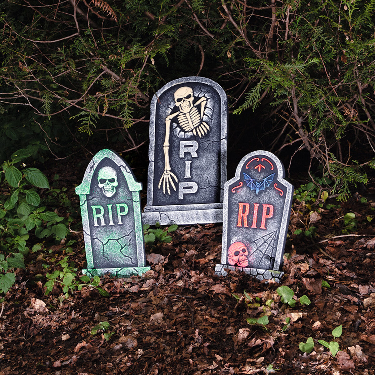 Op deze afbeelding zie je een Decoratie, van het merk Boland. Grafsteen Skull Rip Decoratie