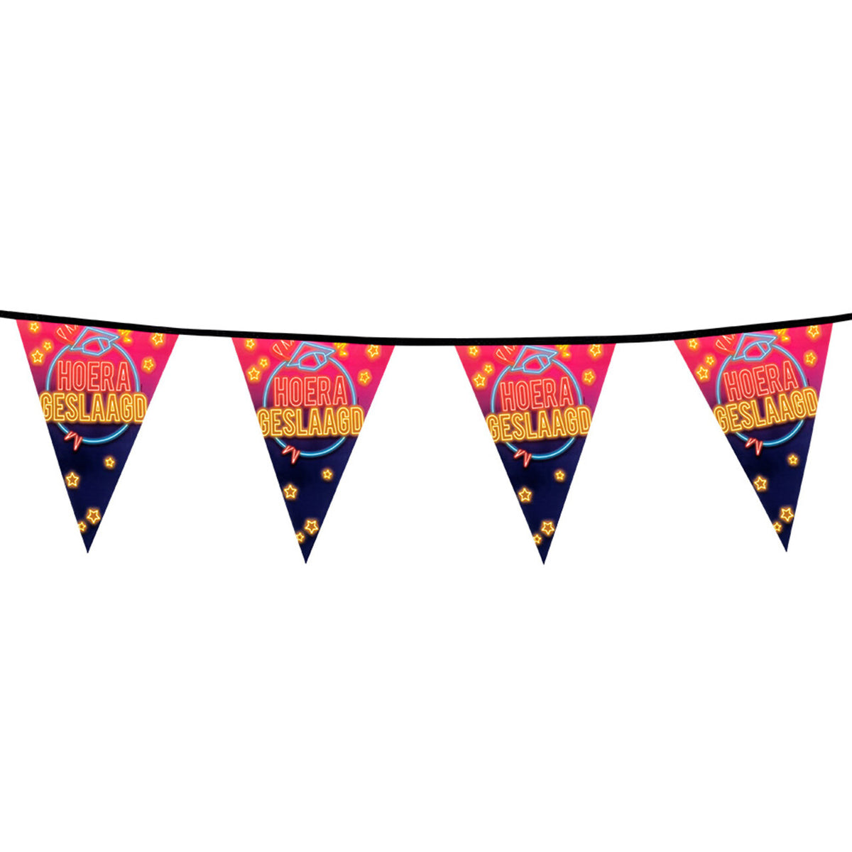 Op deze afbeelding zie je een Decoratie, van het merk Boland. Vlaggenlijn Hoera Geslaagd