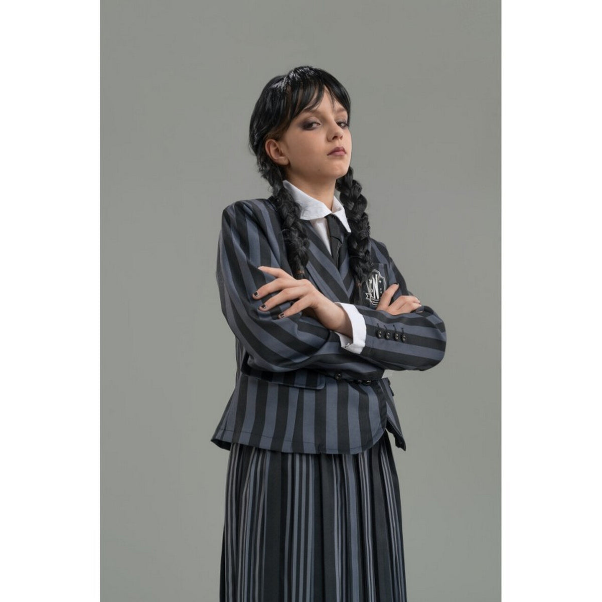 Op deze afbeelding zie je een Kostuums, van het merk Chaks. Wednesday™ School Uniform Nevermore Meisje Kostuum
