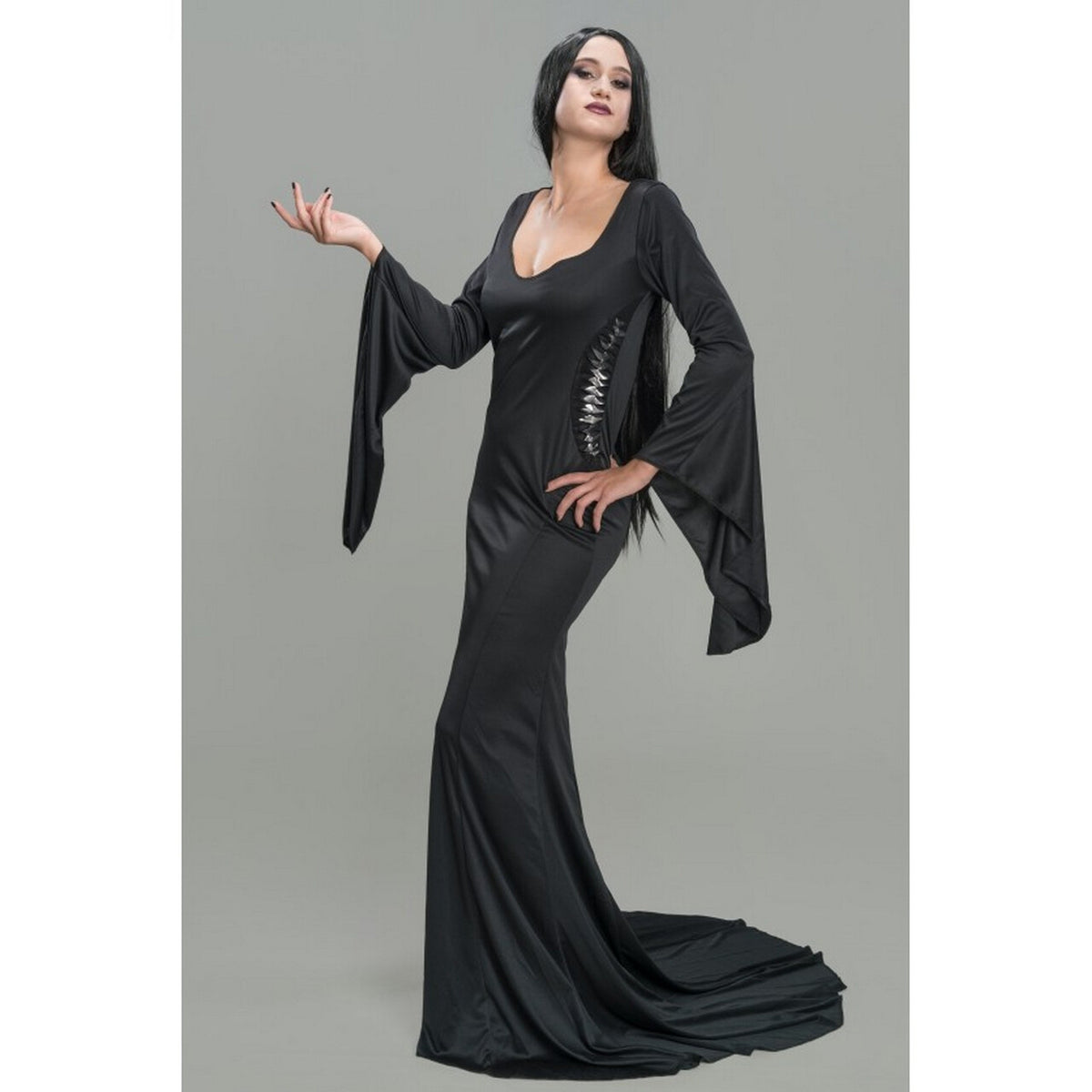 Op deze afbeelding zie je een Kostuums, van het merk Chaks. Morticia Adams Best Elegance Vrouw Kostuum