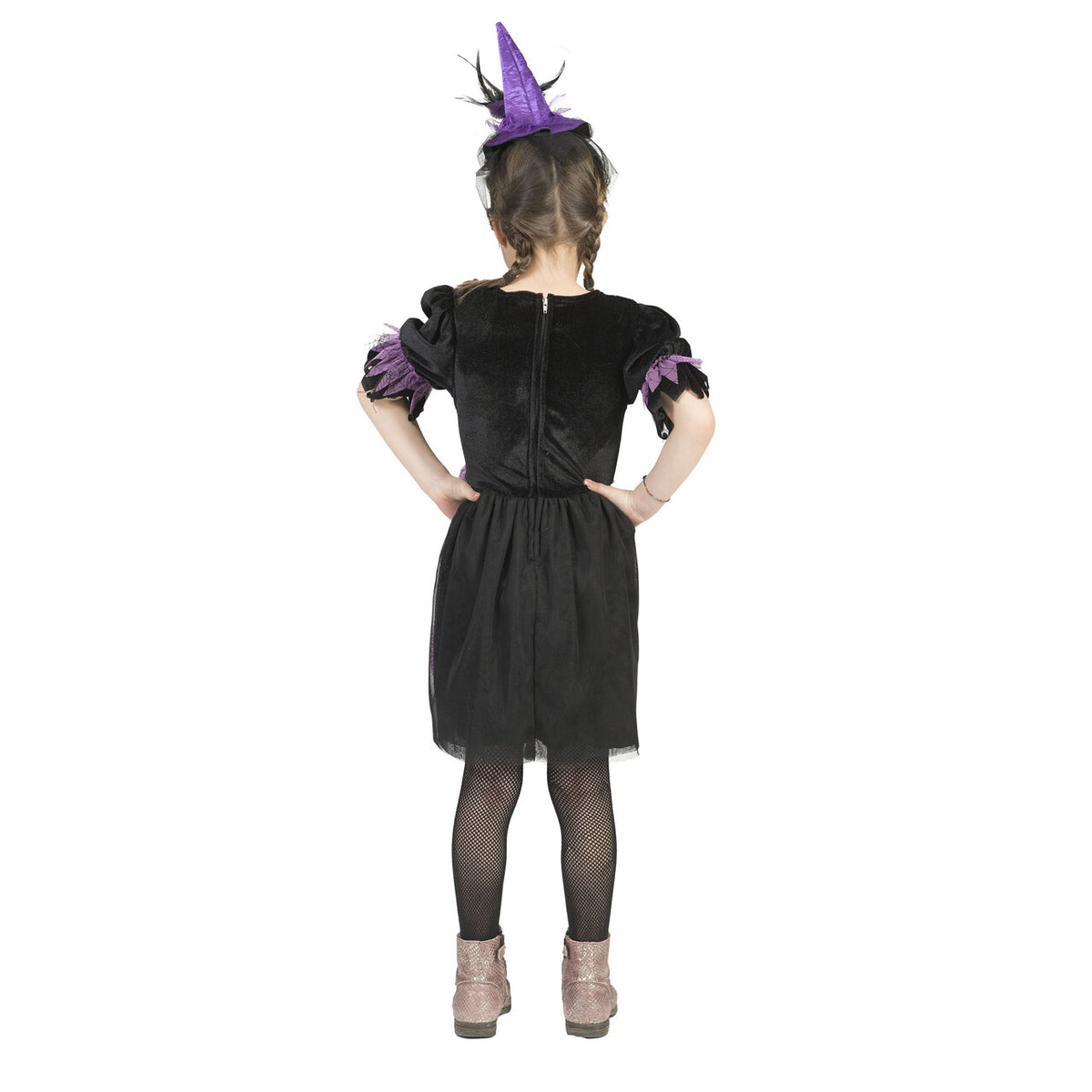 Op deze afbeelding zie je een Kostuums, van het merk Funny Fashion. Zwart-Paarse Heks Nina Meisje Kostuum