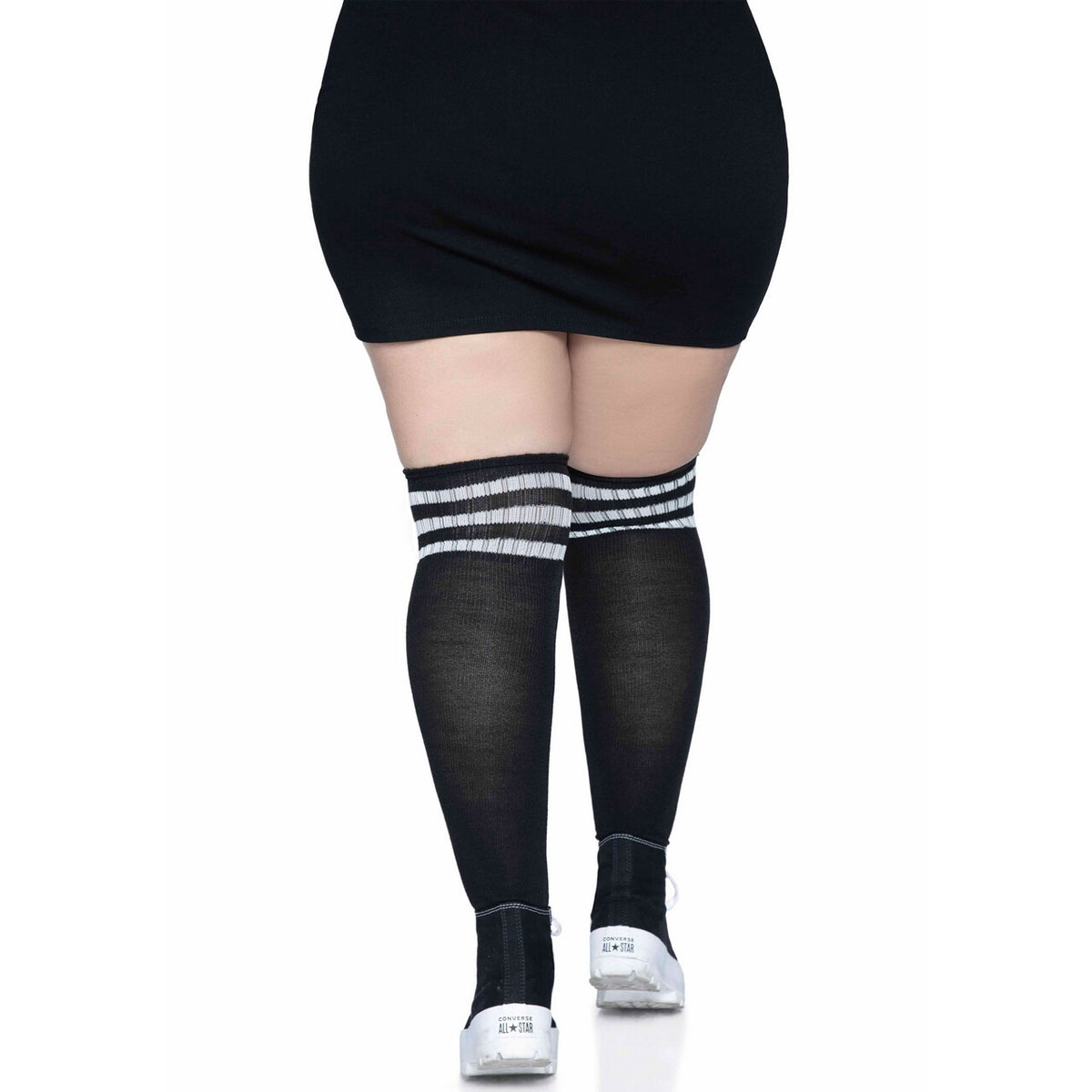 Op deze afbeelding zie je een Accessoires, van het merk Leg Avenue. Zwarte Sokken Sportief Met Witte Strepen Plus Size
