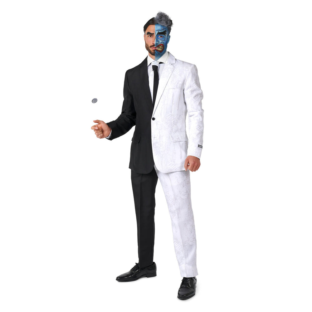 Op deze afbeelding zie je een Kostuums, van het merk Suitmeister. Black Or White Two Face Man Kostuum