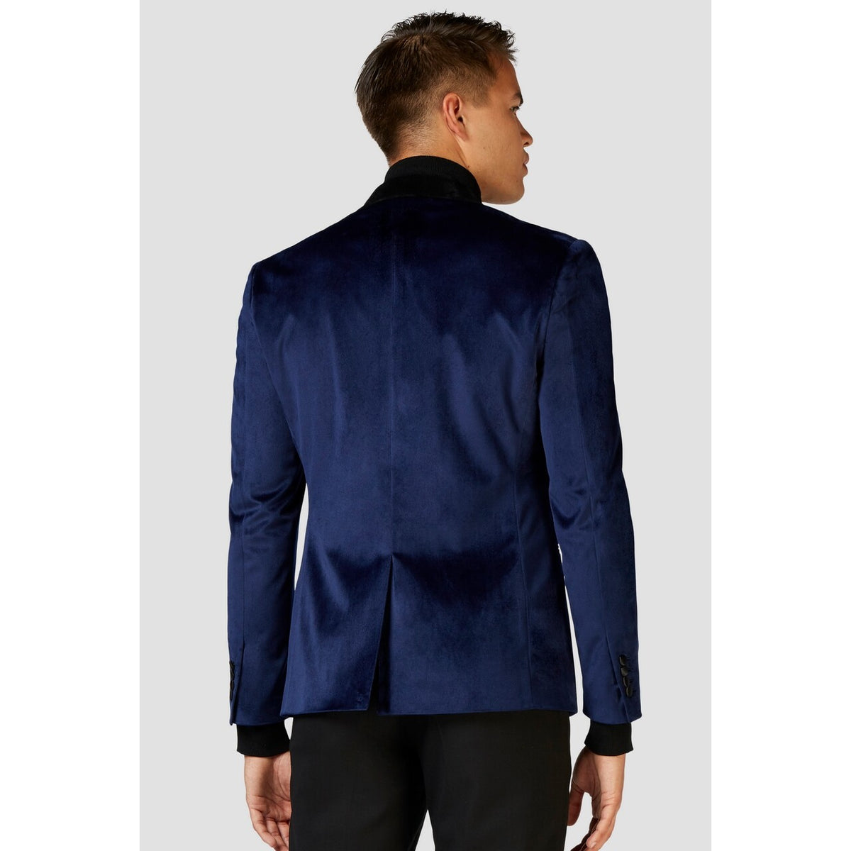 Op deze afbeelding zie je een Kostuums, van het merk Opposuits. Luxe Statige Gala Jas Diepblauw Man