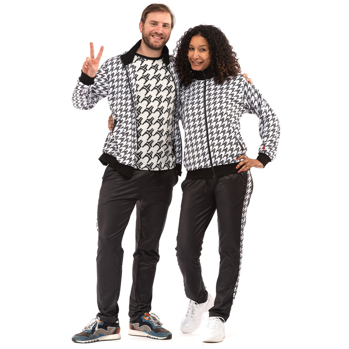 Op deze afbeelding zie je een Kostuums, van het merk Original Replicas. Pablo Discobar Festival Suit Pied De Pistola Kostuum