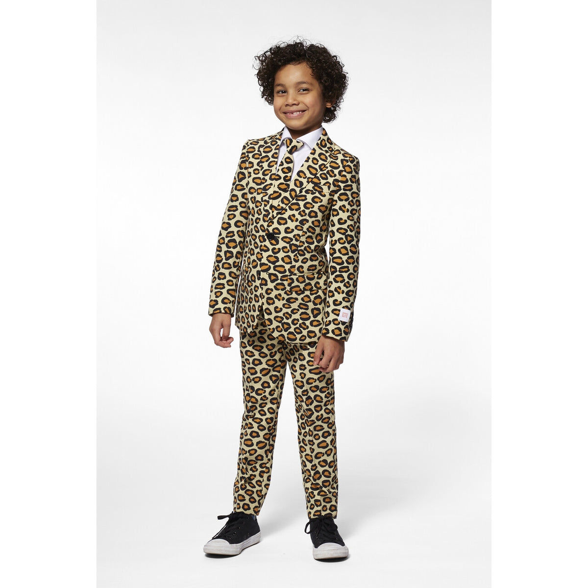 Op deze afbeelding zie je een Kostuums, van het merk Opposuits. The Jag Luxe Luipaard Jongen Kostuum