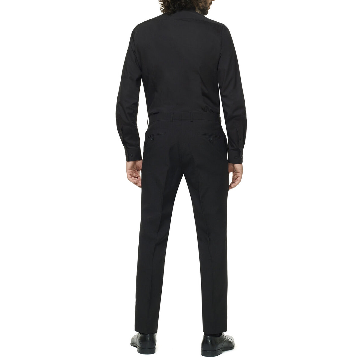 Op deze afbeelding zie je een Kostuums, van het merk Opposuits. Zwart Strak In Het Pak Overhemd Man