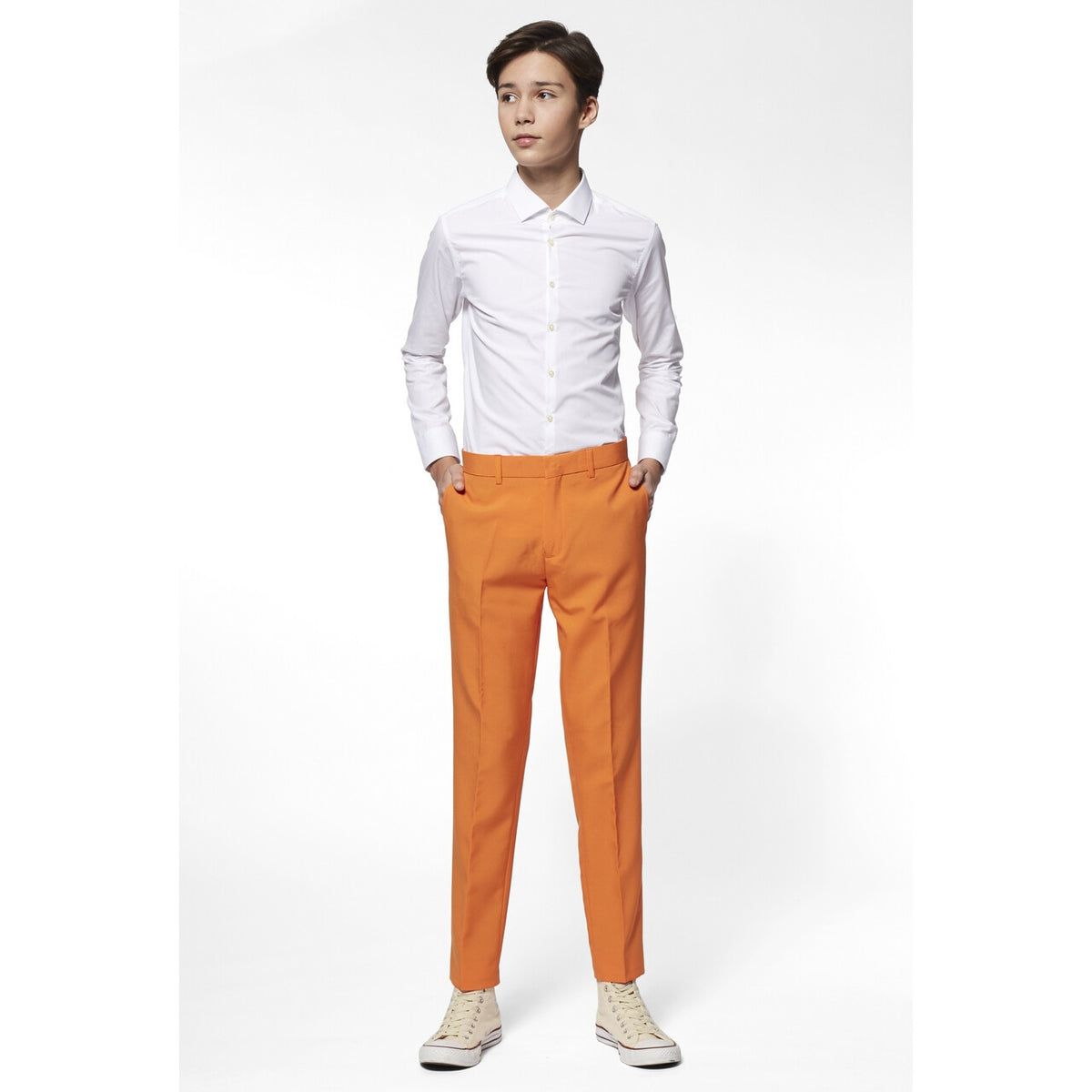 Op deze afbeelding zie je een Kostuums, van het merk Opposuits. Onoverwinnelijk In Oranje Jongen Kostuum