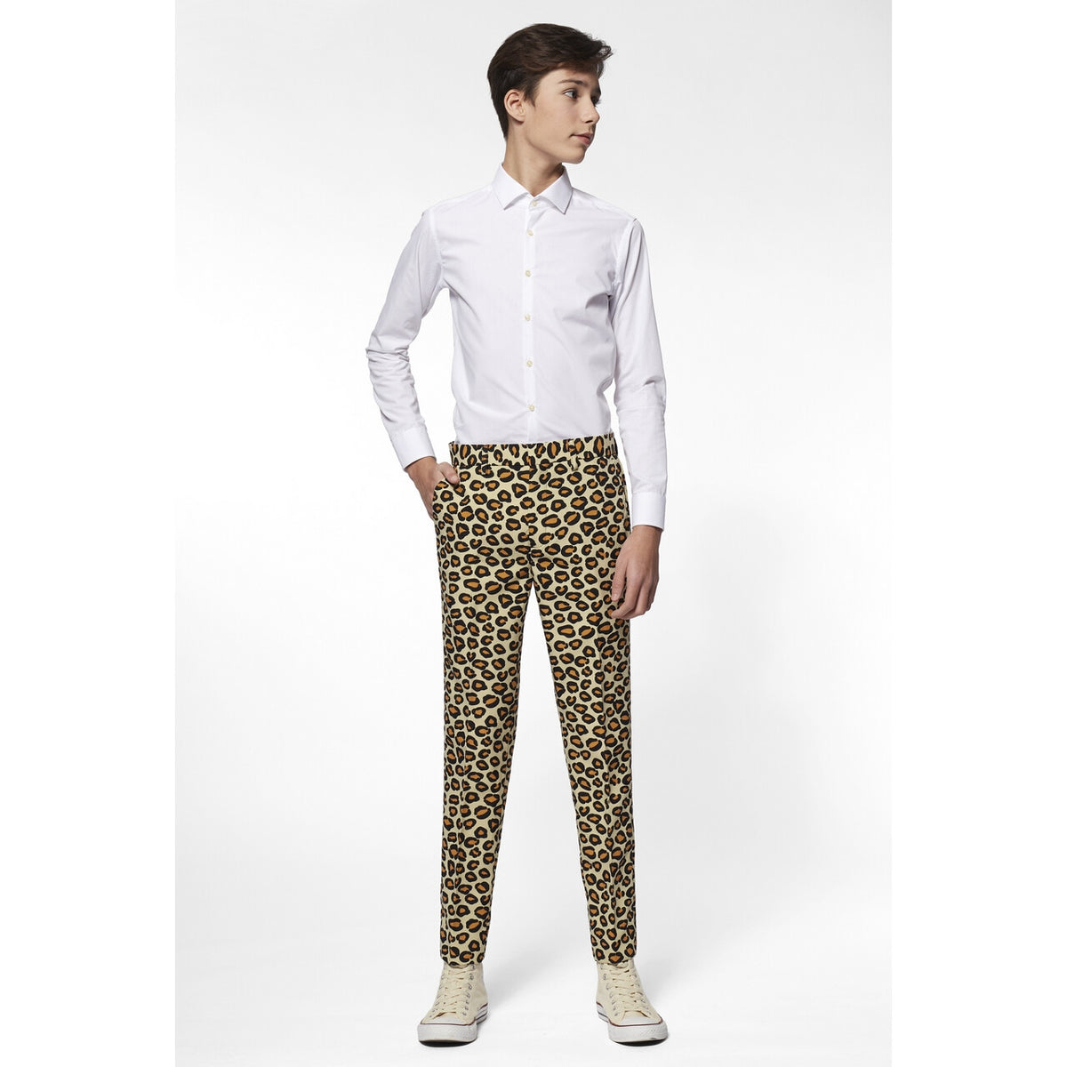 Op deze afbeelding zie je een Kostuums, van het merk Opposuits. The Jag Tijdloos Luipaardprint Jongen Kostuum