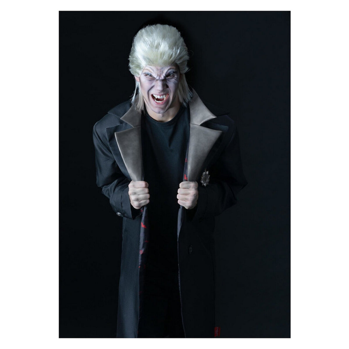 Op deze afbeelding zie je een Kostuums, van het merk Smiffy's. Bloeddorstige Vampier David The Lost Boys Man Kostuum
