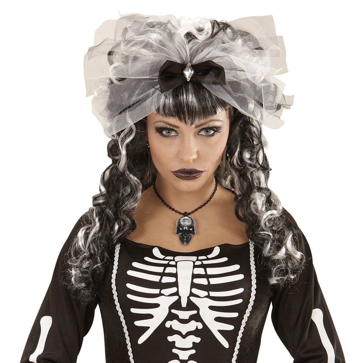 Op deze afbeelding zie je een Accessoires, van het merk Widmann. Halloween Juweel Ketting Schedel Met Kristallen Steen