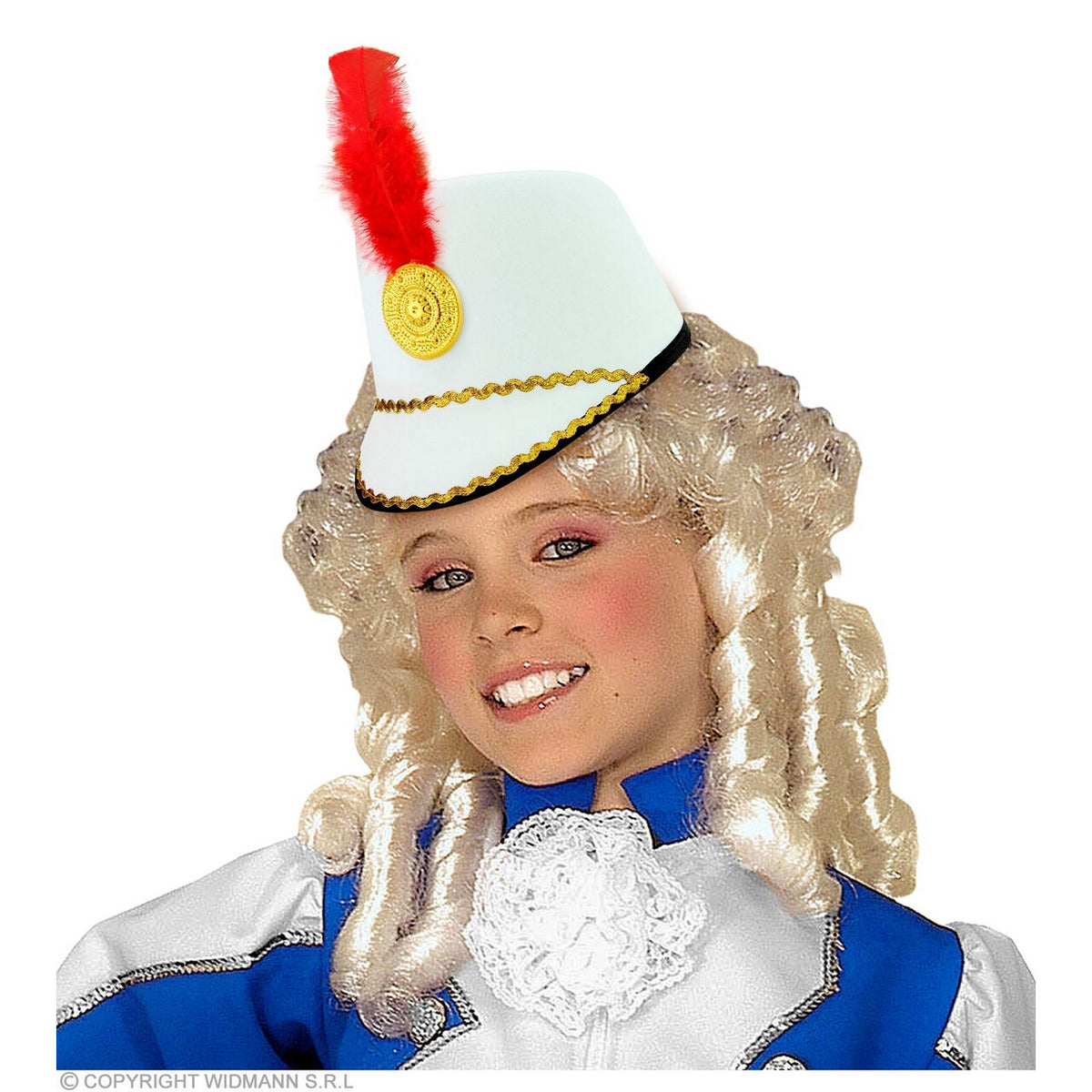Op deze afbeelding zie je een Accessoires, van het merk Widmann. Witte Majorette Hoed Met Rode Veer