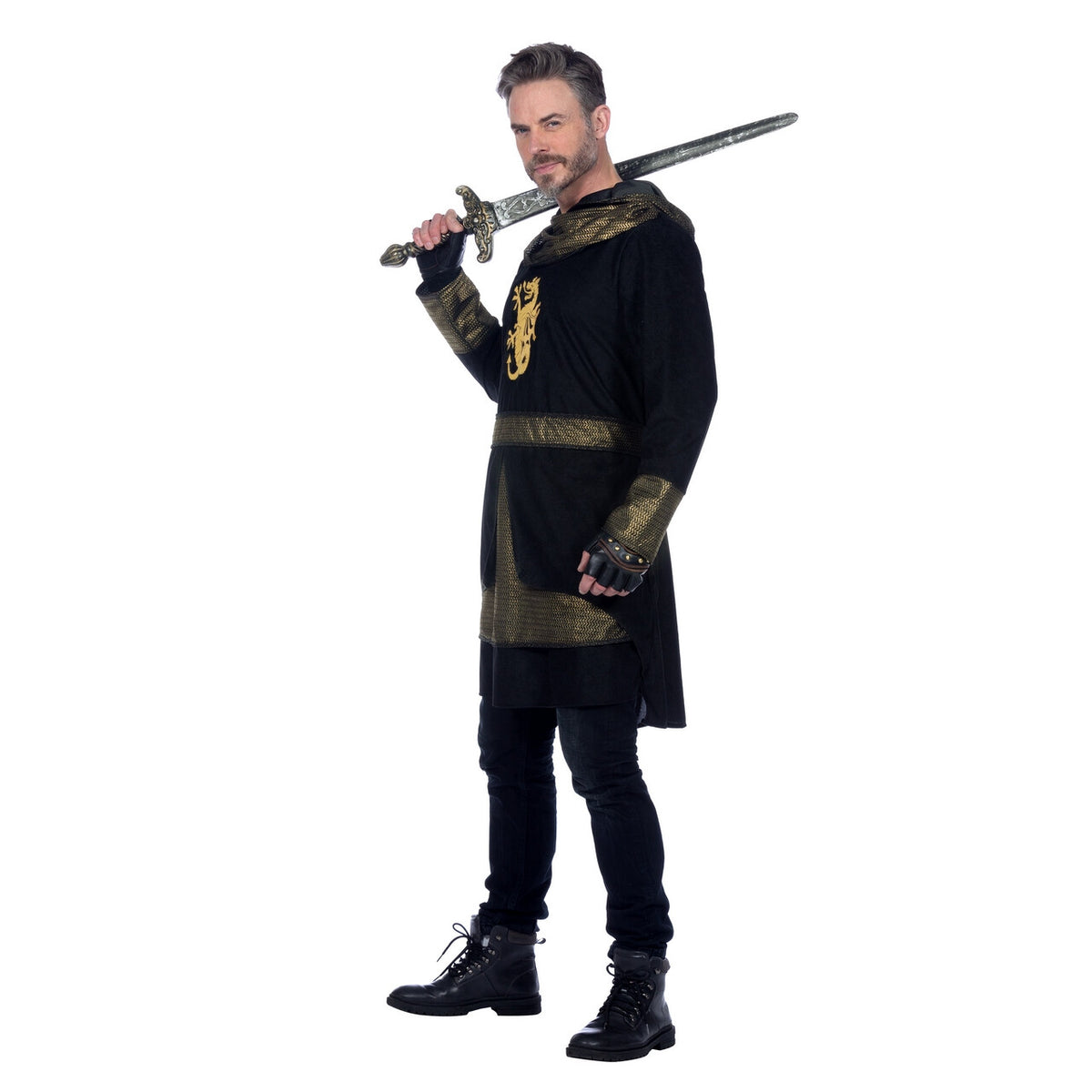Op deze afbeelding zie je een Kostuums, van het merk Wilbers. Gouden Ridder Van Het Zwarte Leger Man Kostuum