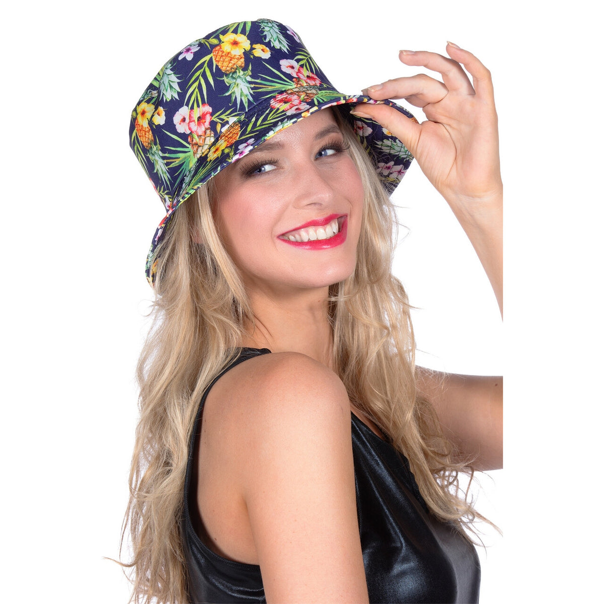 Op deze afbeelding zie je een Accessoires, van het merk Wilbers. Vissershoedje Tropische Ananas