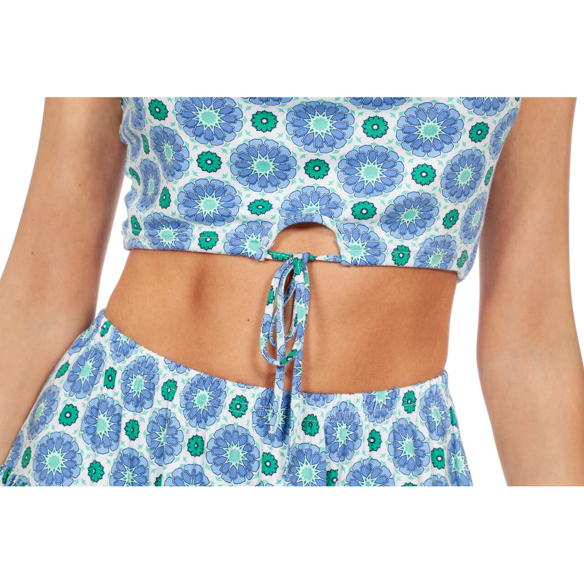 Op deze afbeelding zie je een Kostuums, van het merk Wilbers. Bohemien Blue Monica Festival Vrouw Kostuum